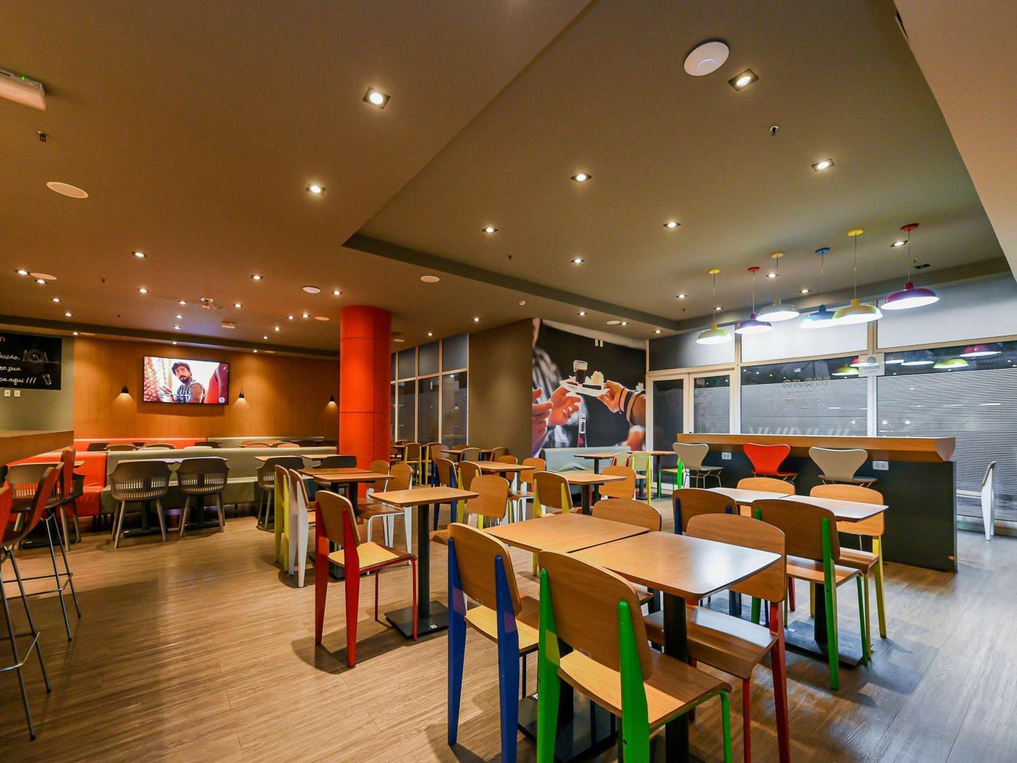 瓜鲁柳斯宜必思酒店 瓜卢流斯 外观 照片